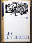 Lev je v ulicích - náhled