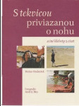 S tekvicou priviazanou o nohu - náhled